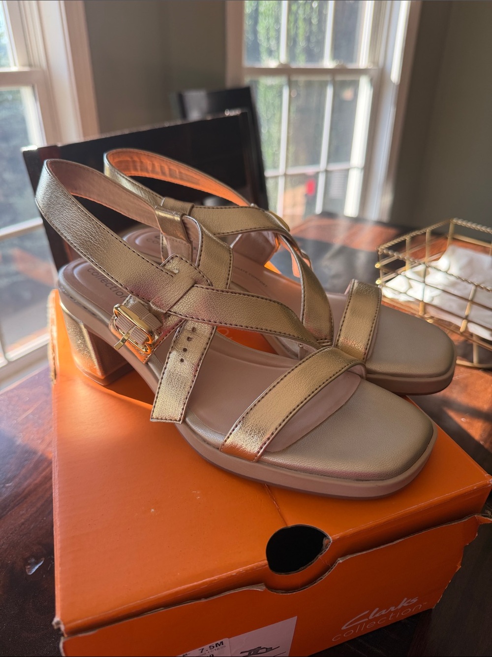 Clarks Jaylan Sol Champagne Low Block Heel Sandals new with box